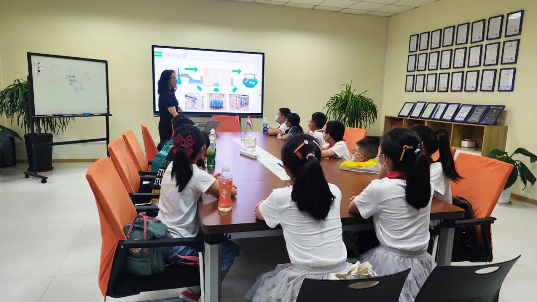 带城小学红领巾假日小队走进尊龙凯时环保，开展校外实践学习活动